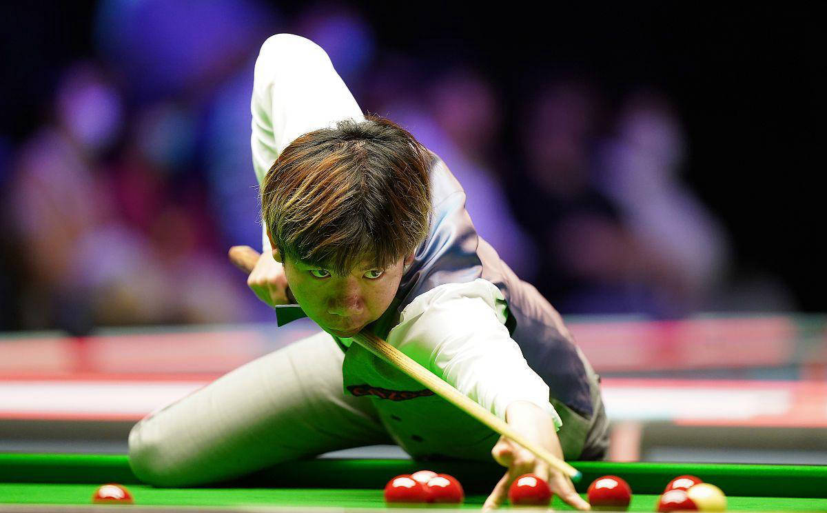 现在他坚定 现在他坚定