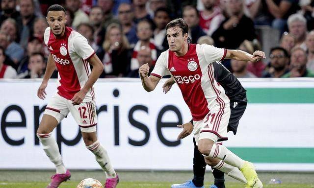 中国队通过 中国队通过